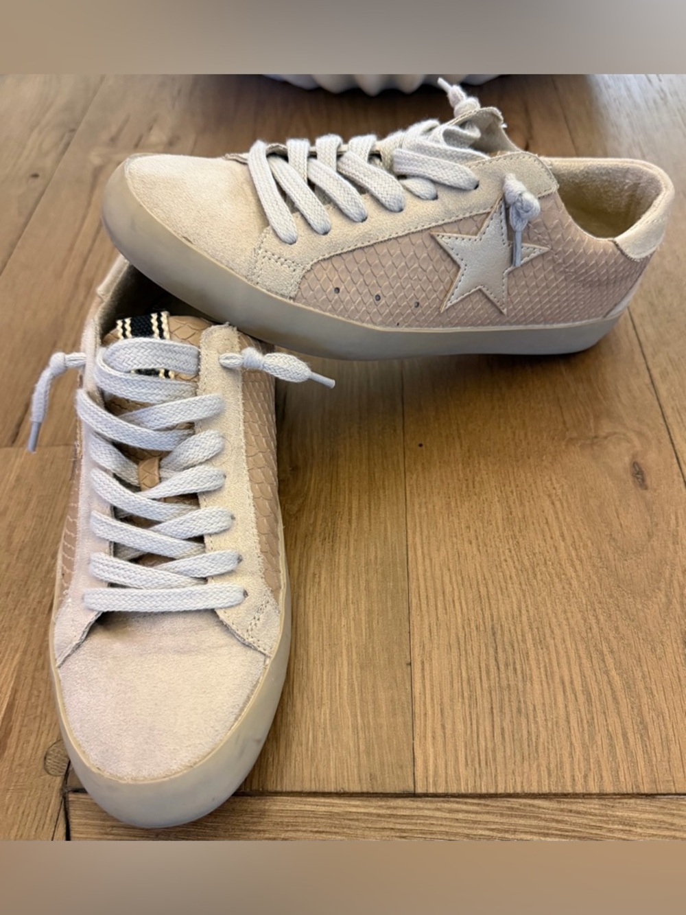 🤎SHU SHOP Beige Suede Sneakers Faux Snakeskin Low Top Lace Up 🤎 Size 8.5